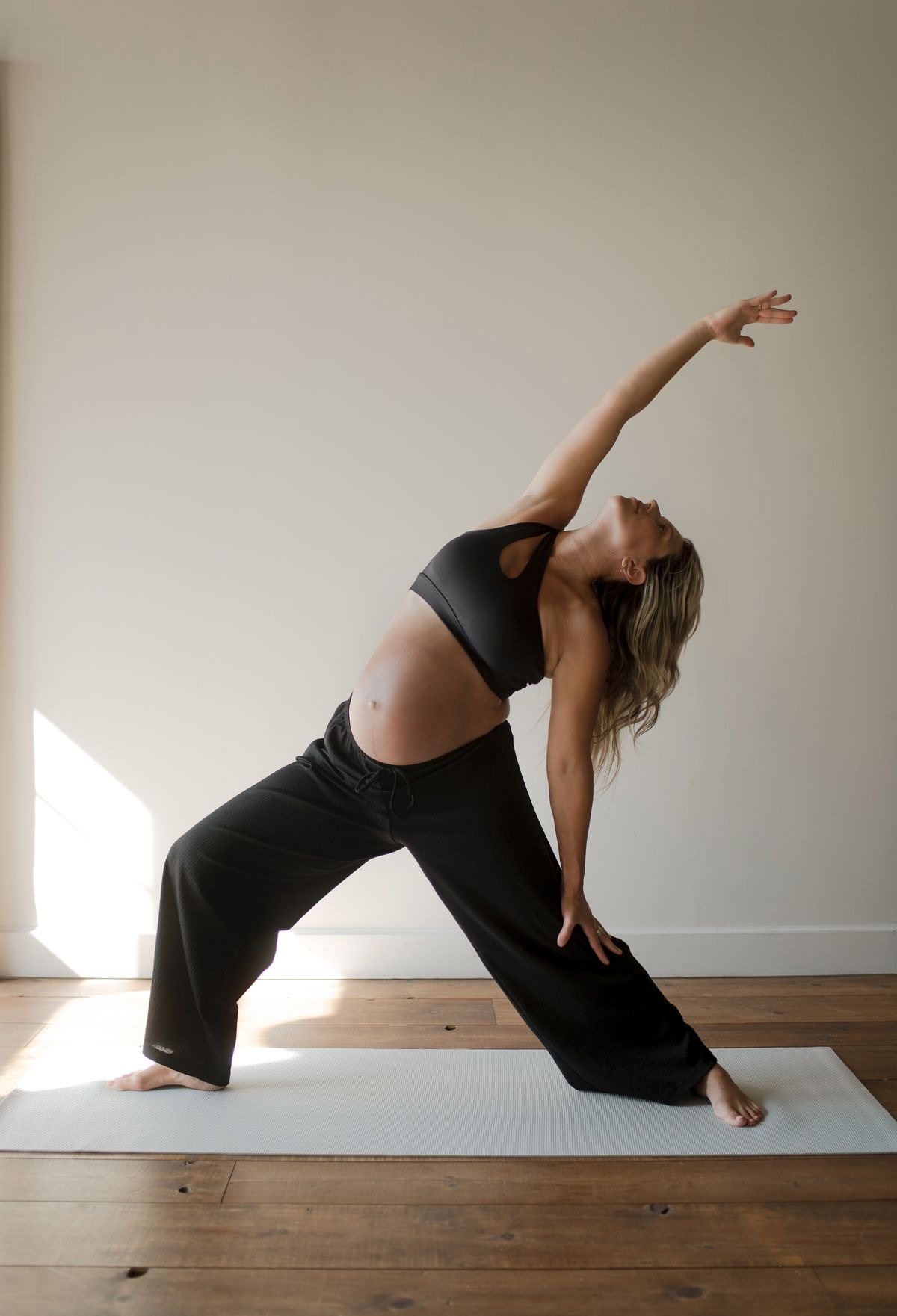 Sesión de yoga prenatal